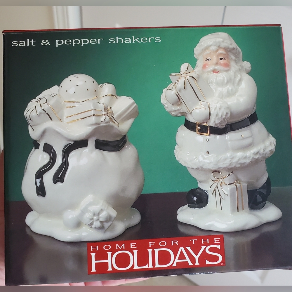 🆕️🎅🧂salt & pepper shakers